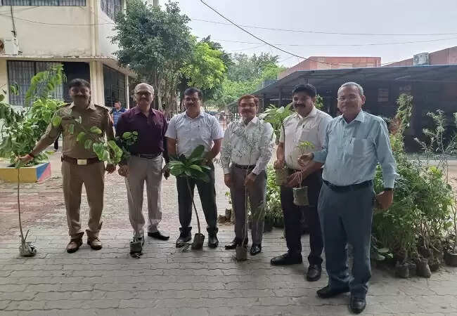 लखनऊ में वृक्षारोपण कार्यक्रम का आयोजन