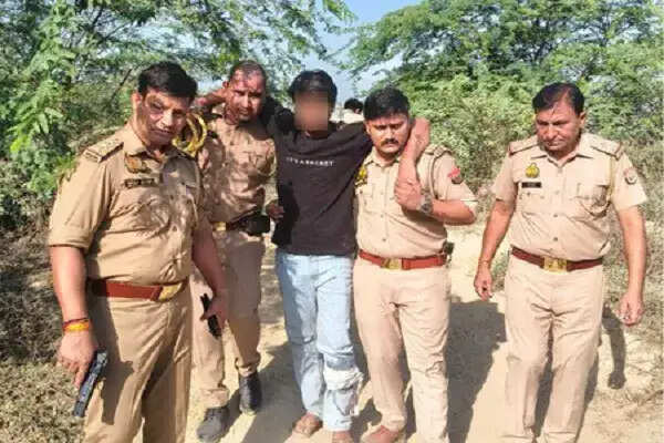 उत्तर प्रदेश में पुलिस और अपराधियों के बीच मुठभेड़, तीन गिरफ्तार
