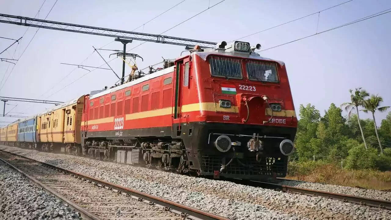 अहमदाबाद से दिल्ली और मुंबई के लिए विशेष ट्रेनें चलाई गईं