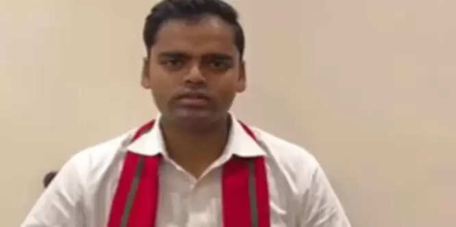 उत्तर प्रदेश में प्राथमिक विद्यालयों के विलय पर सियासी विवाद बढ़ा