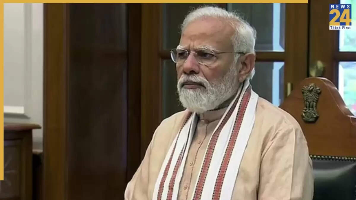 बिहार में कांग्रेस-राजद रैली में पीएम मोदी और उनकी मां के खिलाफ अपशब्द, विवाद बढ़ा