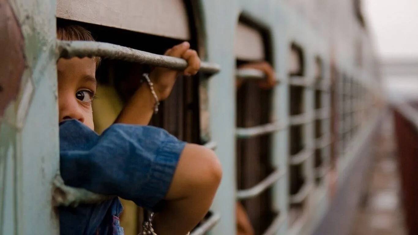 दीपावली 2025 के लिए ट्रेन बुकिंग में बढ़ी चिंता, एजेंटों की मनमानी