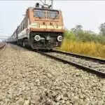 ट्रेन से कूदने वाले प्रेमी जोड़े की कहानी: युवक की मौत, युवती घायल