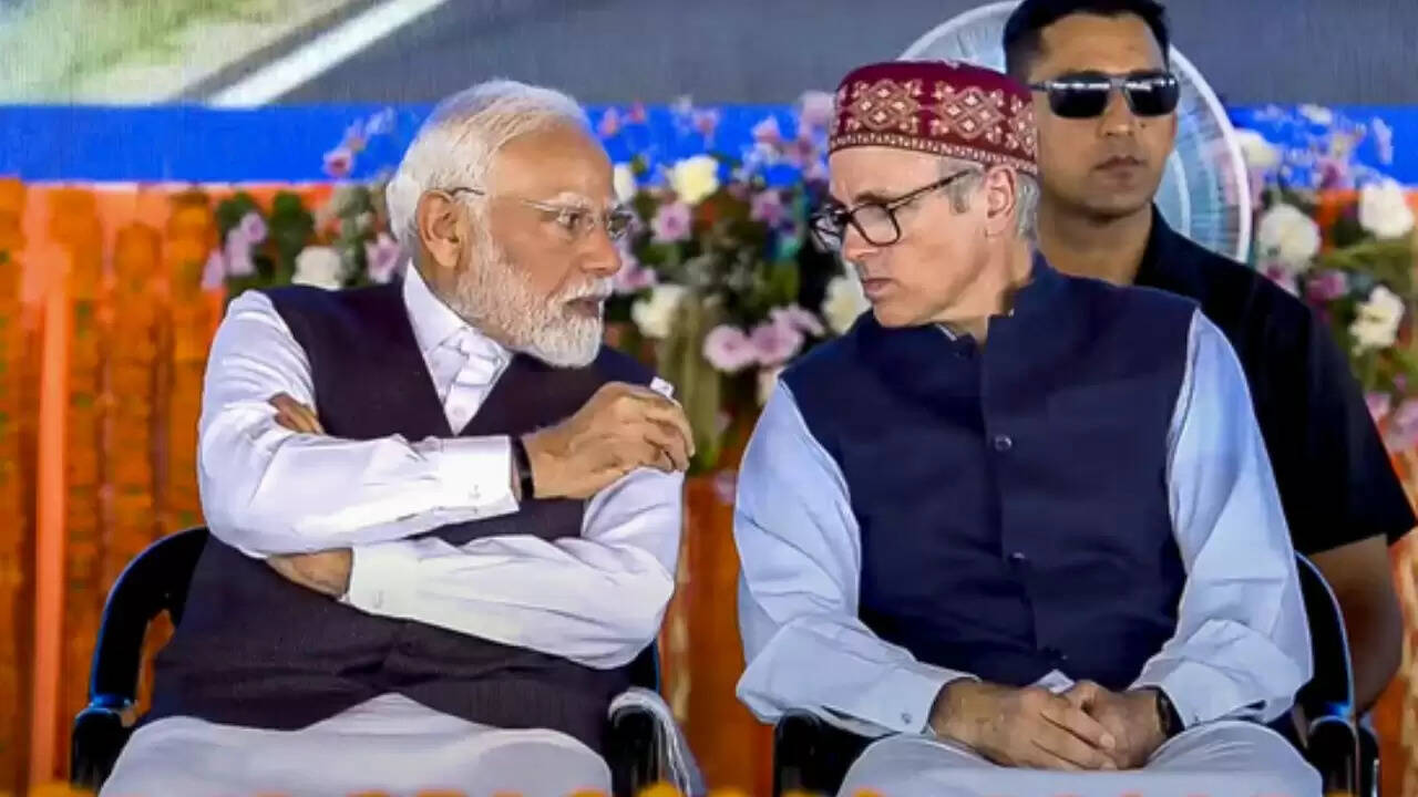 उमर अब्दुल्ला ने पीएम मोदी के सामने उठाया राज्य के दर्जे का मुद्दा, चिनाब पुल का हुआ उद्घाटन
