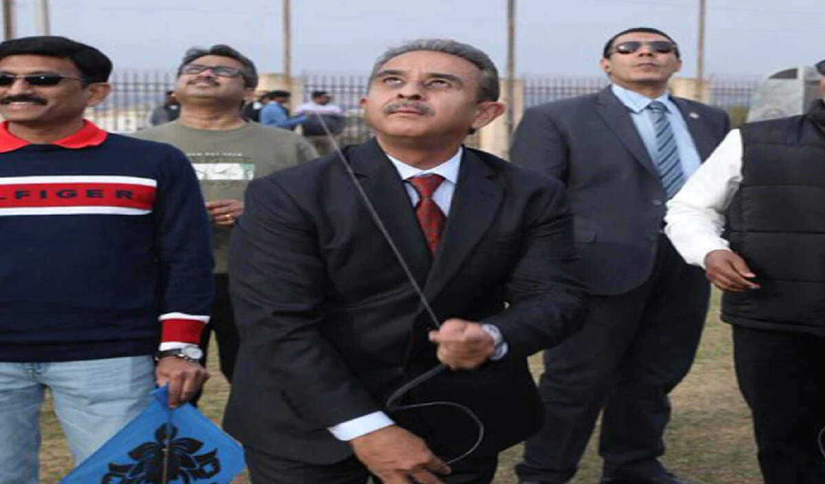 भारतीय प्रवासियों के पतंग उत्सव में भाग लेते हुए केंद्रीय मंत्री कीर्ति वर्धन सिंह