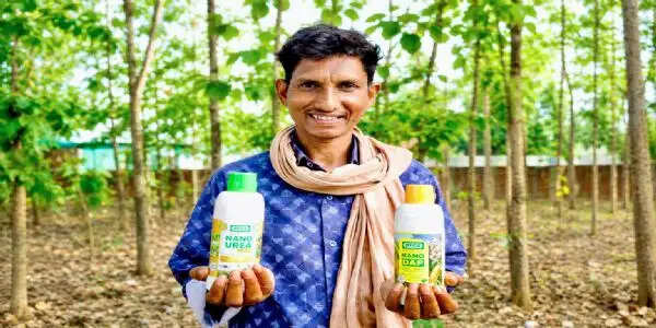 कोरबा के किसान अमर सिंह कंवर ने अपनाई नैनो उर्वरक तकनीक, कम लागत में बढ़ा धान उत्पादन