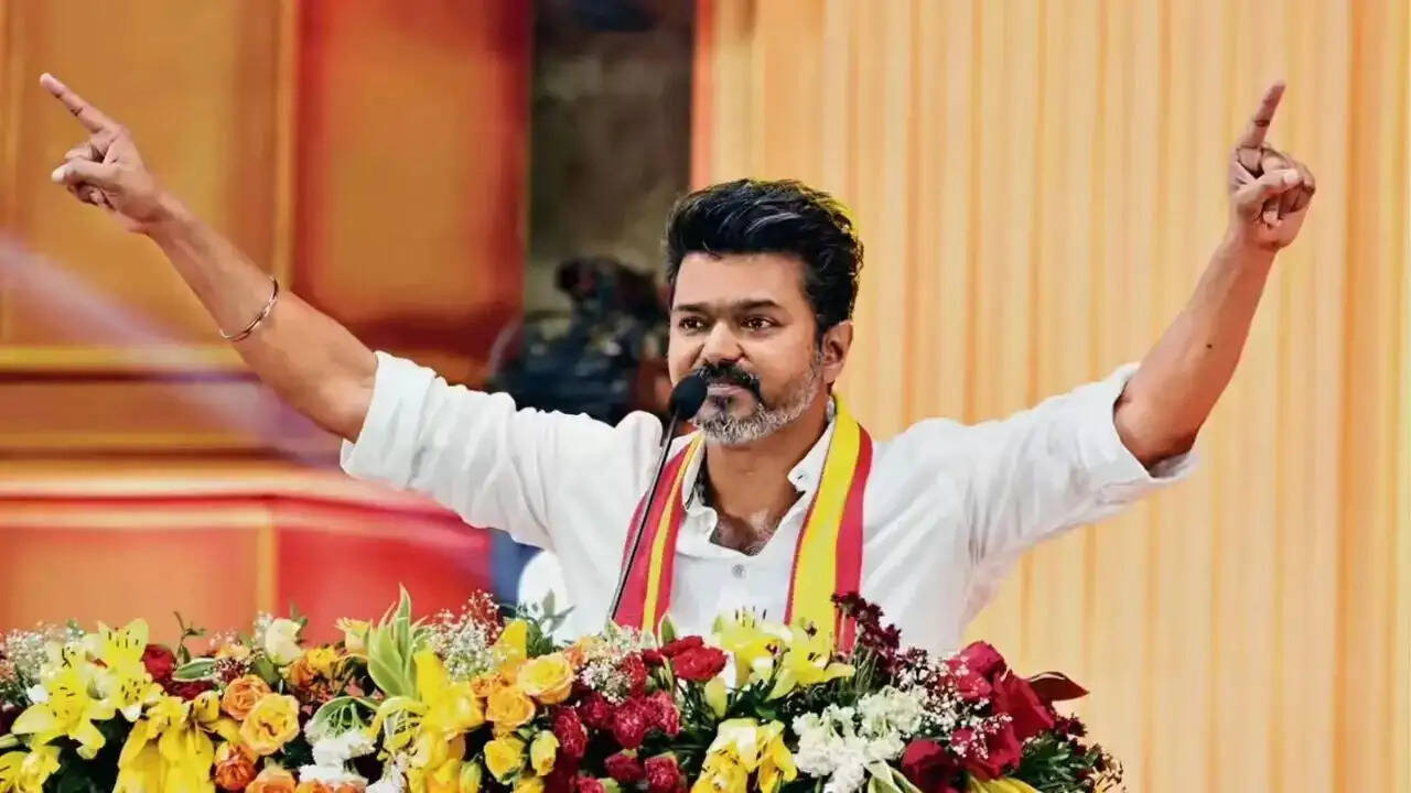 तमिलनाडु की राजनीति में थलापति विजय का नया अध्याय: कांग्रेस का समर्थन और DMK की प्रतिक्रिया