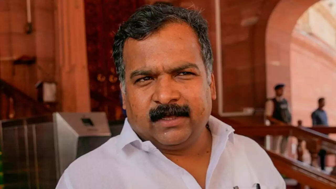 कांग्रेस में दिग्विजय सिंह की टिप्पणी से मचा हंगामा, मणिक्कम टैगोर ने दी अल-कायदा से तुलना