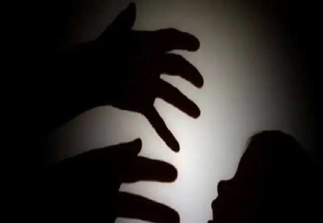सीतामढ़ी में नाबालिग के शव की फोरेंसिक जांच के लिए कब्र से निकाला गया