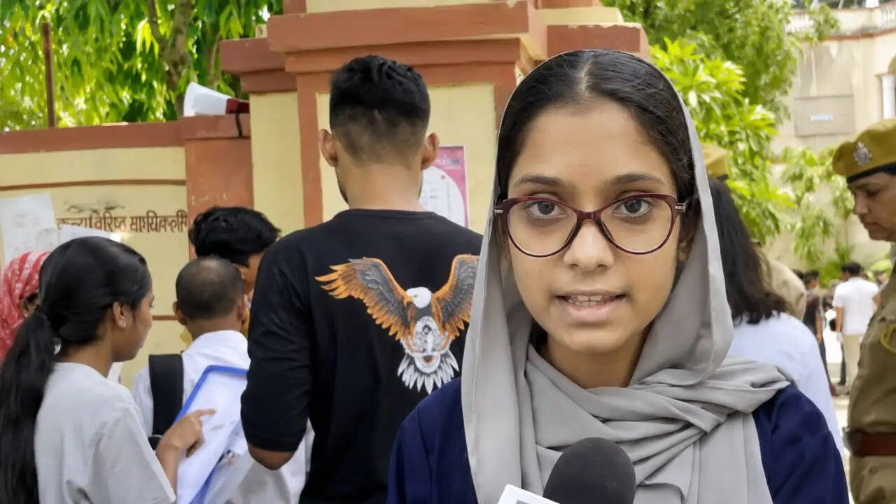 NEET UG परीक्षा में बुर्का पहनने पर विवाद, अभ्यर्थी ने उठाई आवाज
