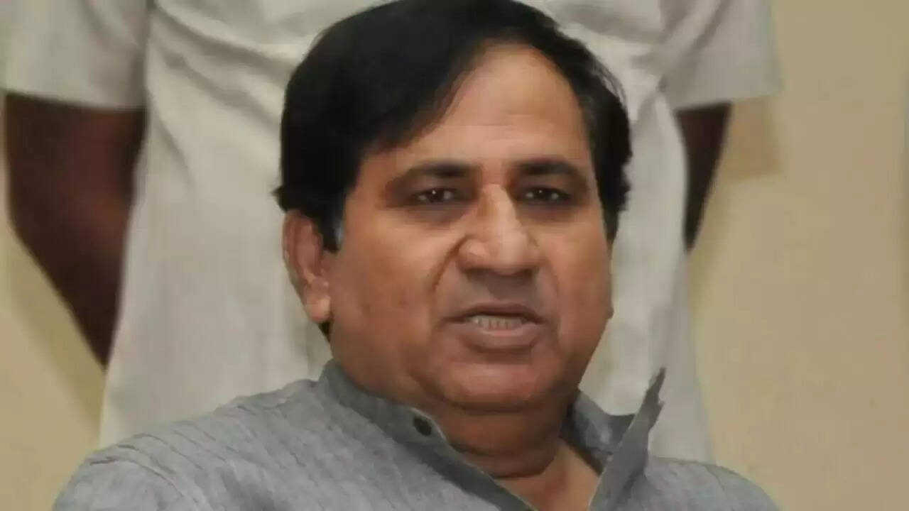 बिहार चुनाव से पहले कांग्रेस को बड़ा झटका: शकील अहमद खान ने दिया इस्तीफा