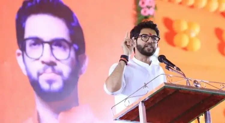 आदित्य ठाकरे ने बागी सांसदों पर कसा तंज, कहा- विचारधारा को बेचा