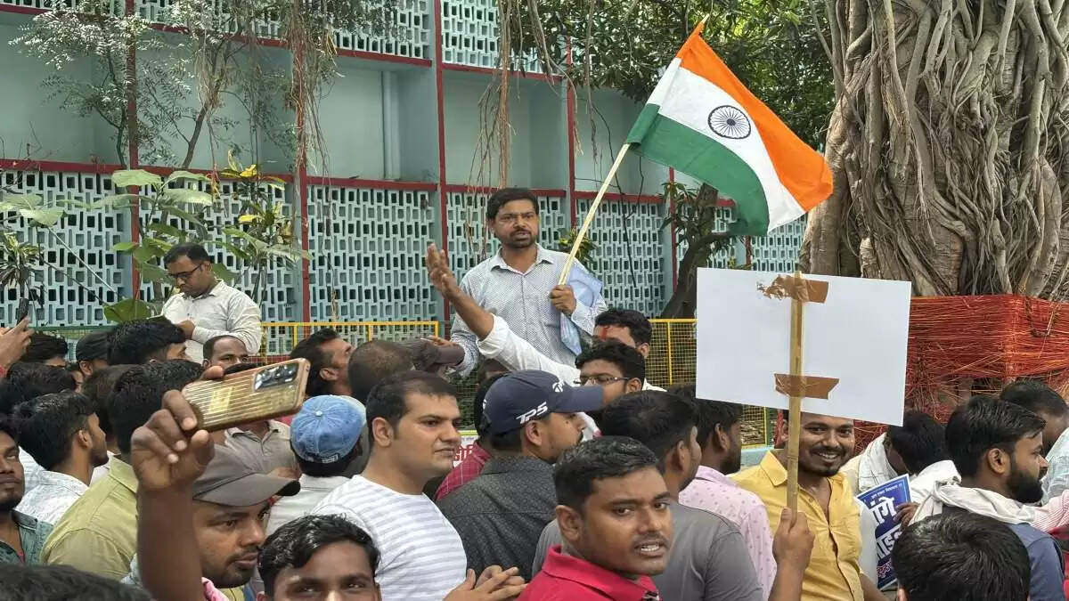 पटना में छात्रों का प्रदर्शन: डोमिसाइल नीति की मांग