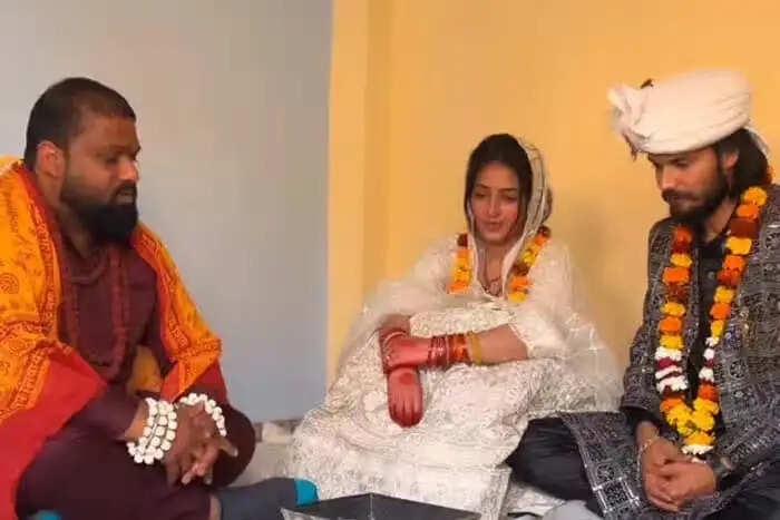 वड़ा पाव गर्ल चंद्रिका दीक्षित की रहस्यमय शादी ने इंटरनेट पर मचाई हलचल