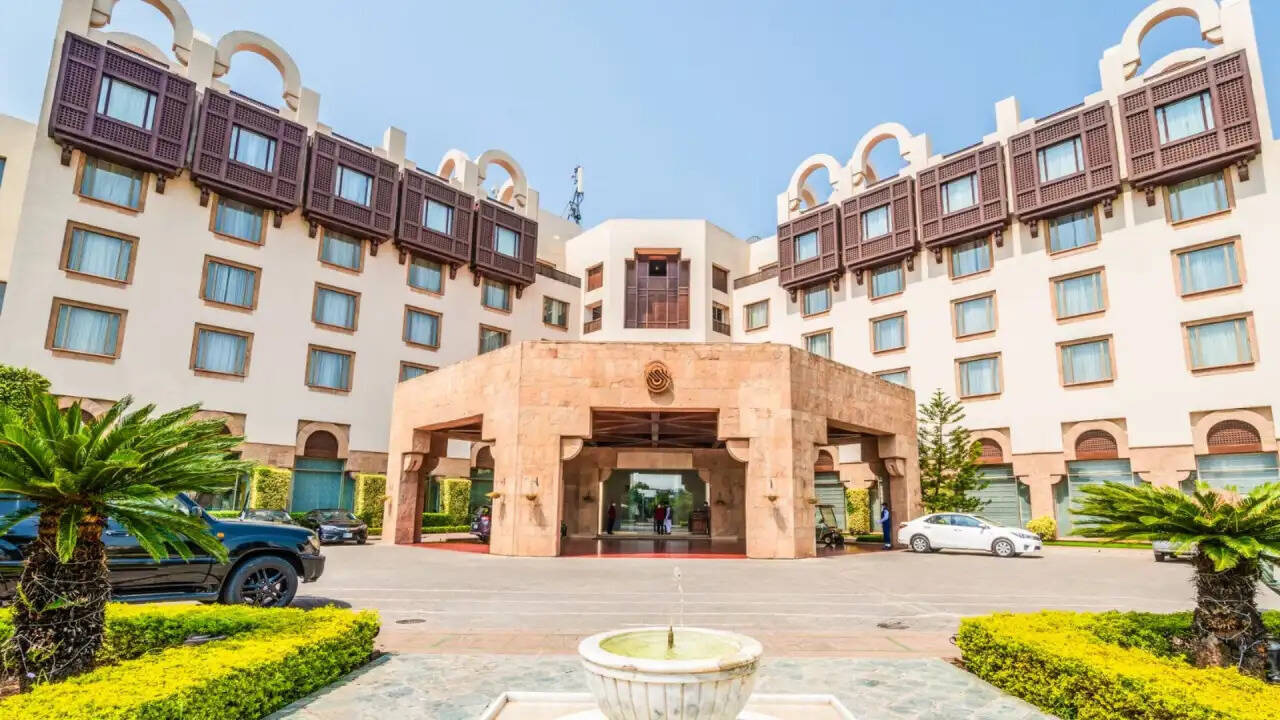 पाकिस्तान की कूटनीतिक शर्मिंदगी: अमेरिका-ईरान वार्ता का होटल बिल नहीं चुका सका