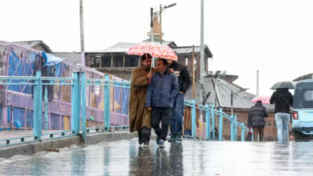 जम्मू-कश्मीर में भारी बारिश का अलर्ट, स्कूल बंद रहेंगे