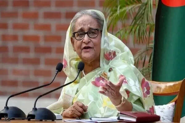 बांग्लादेश की पूर्व प्रधानमंत्री शेख हसीना को अदालत की अवमानना में छह महीने की सजा
