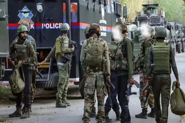 कुलगाम में आतंकियों के खिलाफ सुरक्षा बलों का बड़ा अभियान जारी