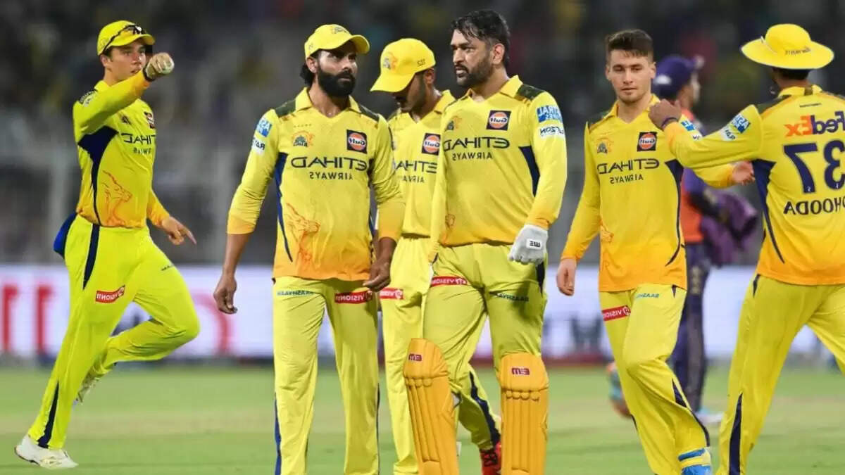 CSK के 12 खिलाड़ियों की होगी विदाई, IPL 2026 में धोनी का होगा रिटेन