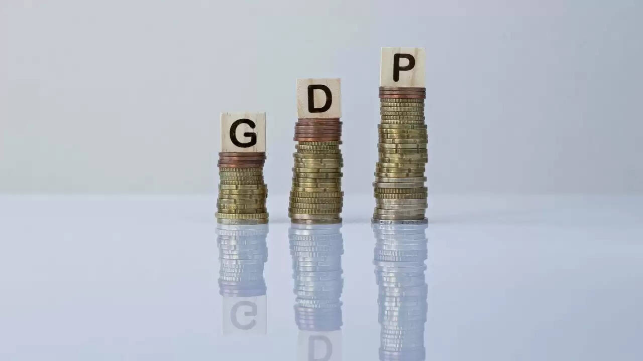 भारत की अर्थव्यवस्था में 8.2% की वृद्धि, वैश्विक दबावों के बावजूद मजबूती