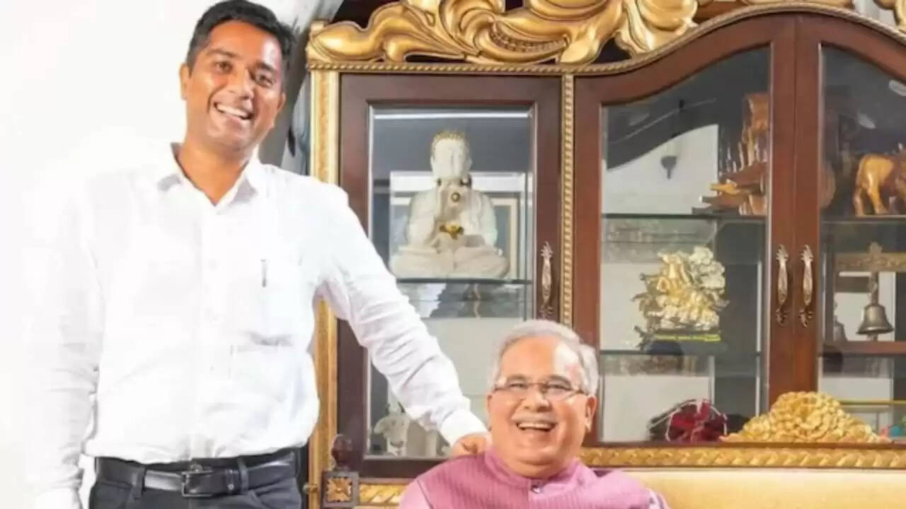 भूपेश बघेल और बेटे ने सुप्रीम कोर्ट में शराब घोटाले की जांच को चुनौती दी