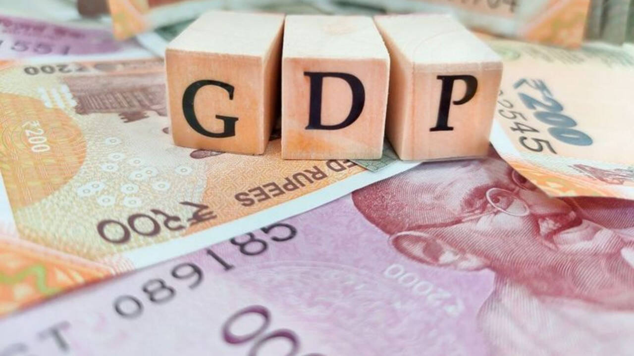 भारत की अर्थव्यवस्था में 7.4% की वृद्धि की उम्मीद, सेवा क्षेत्र की प्रमुख भूमिका