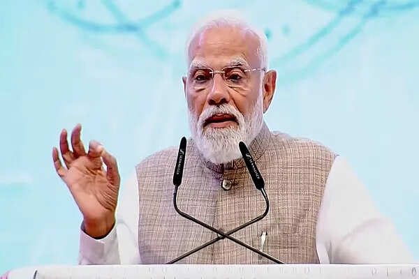 प्रधानमंत्री मोदी का संबोधन: महिलाओं के सपनों को कुचलने के लिए मांगी माफी