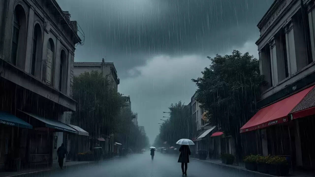 तेहरान में काली बारिश: युद्ध का पर्यावरणीय संकट और स्वास्थ्य पर प्रभाव