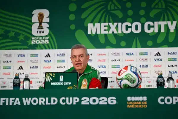 मेक्सिको फुटबॉल टीम के कोच ने दबाव संभालने की दी सलाह