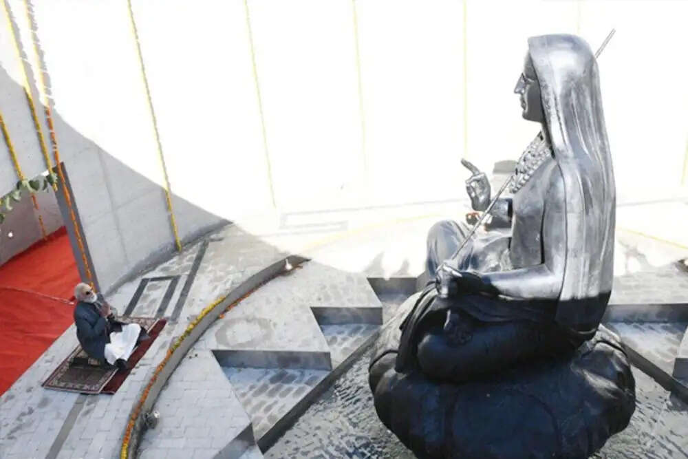 प्रधानमंत्री मोदी ने आदि शंकराचार्य जयंती पर श्रद्धांजलि अर्पित की