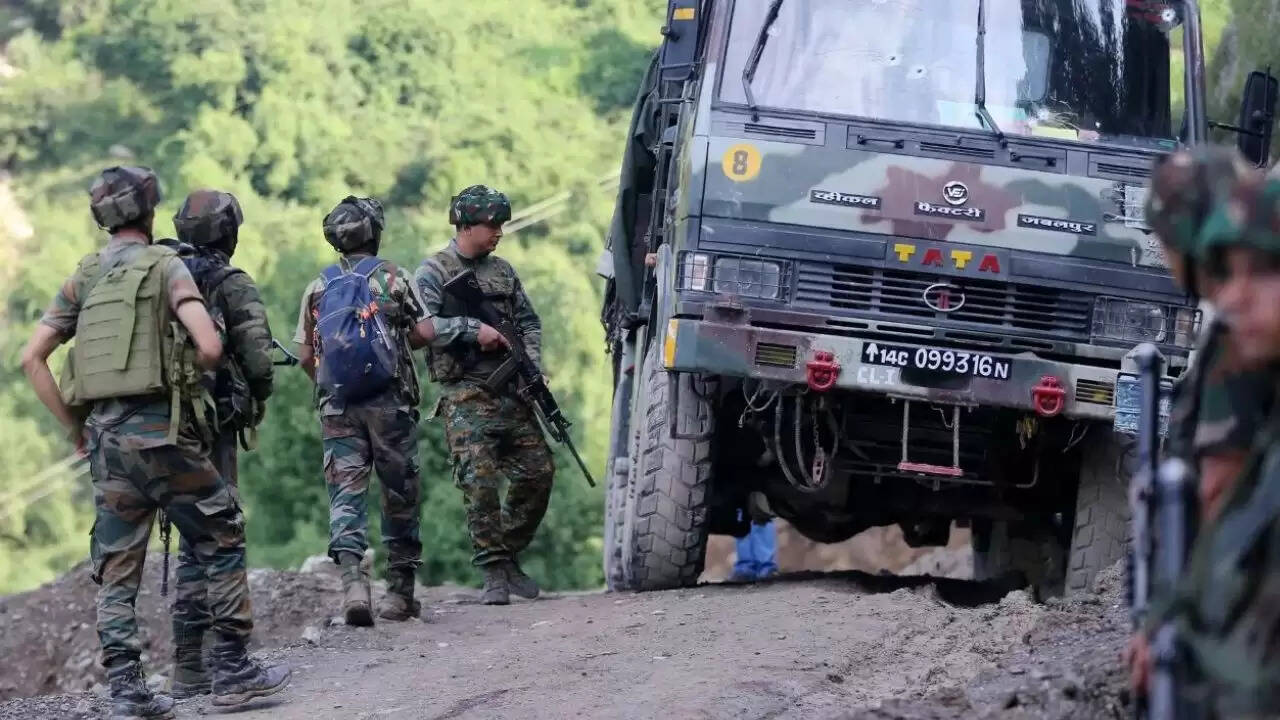 किश्तवाड़ में आतंकवादियों के साथ मुठभेड़, अमरनाथ यात्रा की सुरक्षा पर ध्यान