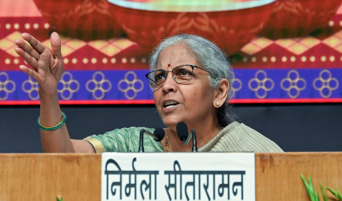 जीएसटी कटौती से उपभोक्ताओं को मिल रहा लाभ: वित्त मंत्री