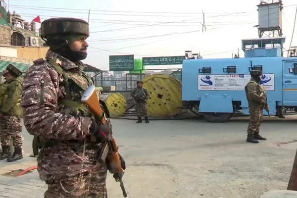 दिल्ली हमले के संदिग्ध डॉ. उमर के परिवार सहित 6 लोग गिरफ्तार