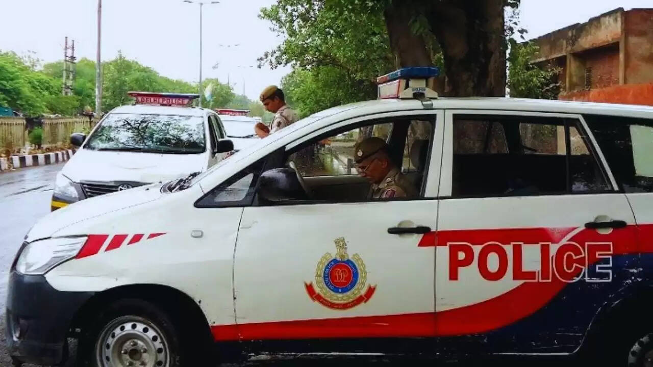 दिल्ली में सनसनीखेज हत्या: तीन भाइयों की गिरफ्तारी से खुली परतें