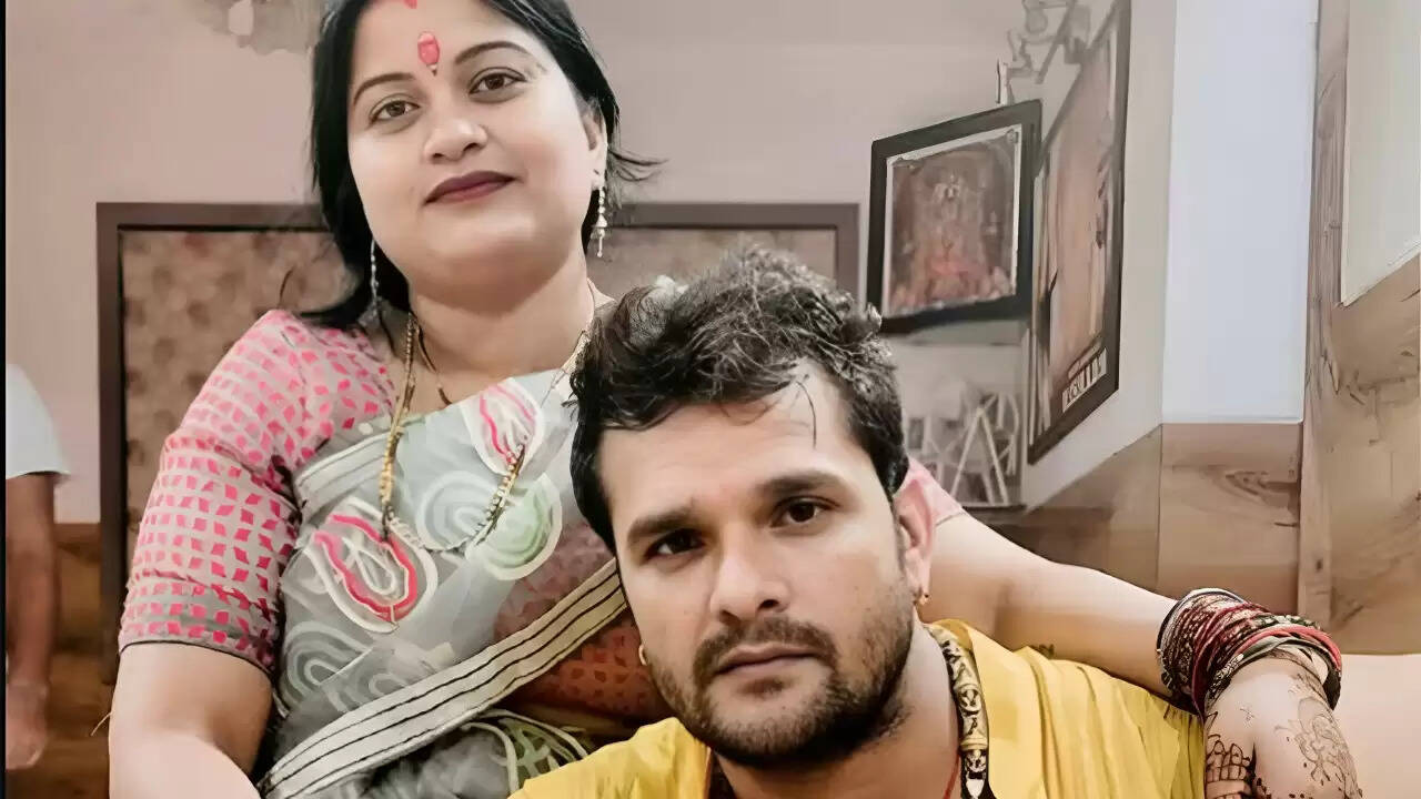 खेसारी लाल यादव और पवन सिंह के बीच चुनावी जुबानी जंग तेज