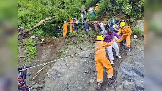 उत्तराखंड में भारी बारिश का रेड अलर्ट, राहत कार्य जारी