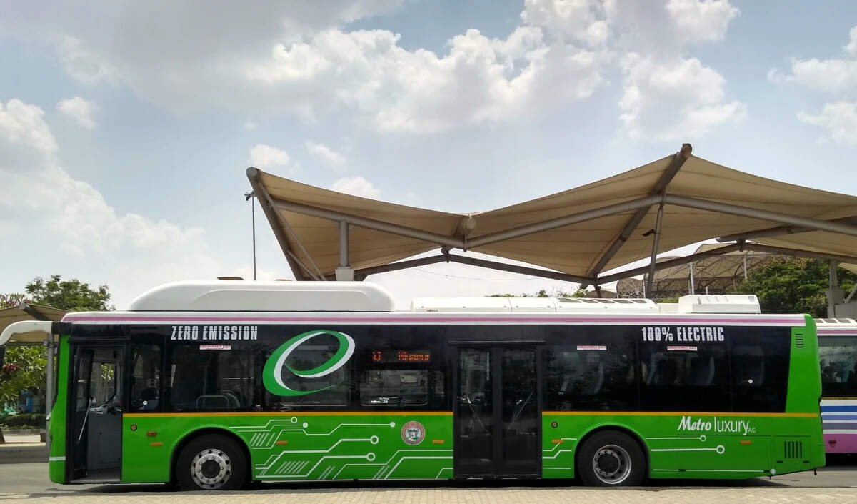 भारत में इलेक्ट्रिक बसों के लिए केकेआर का बड़ा निवेश