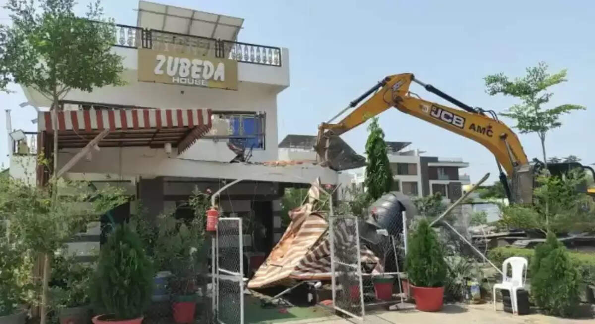 अहमदाबाद में अवैध निर्माण पर प्रशासन की सख्त कार्रवाई