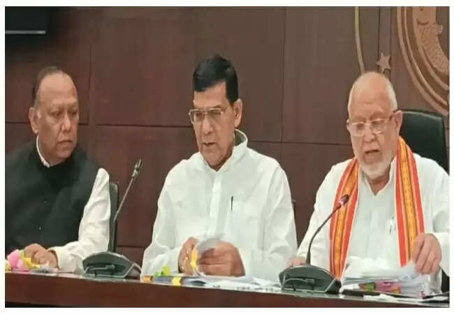 योगी कैबिनेट की बैठक में लिए गए महत्वपूर्ण निर्णय, ई-बसों और इलेक्ट्रॉनिक्स नीति पर जोर