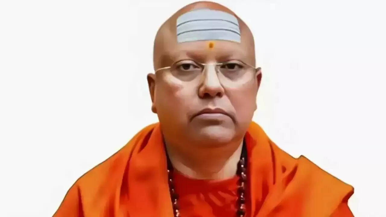 स्वामी चैतन्यानंद पर यौन शोषण और वित्तीय धोखाधड़ी के गंभीर आरोप