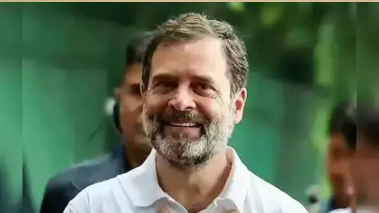 राहुल गांधी का चुनाव आयोग पर बड़ा आरोप: क्या हो रही है वोटों की चोरी?