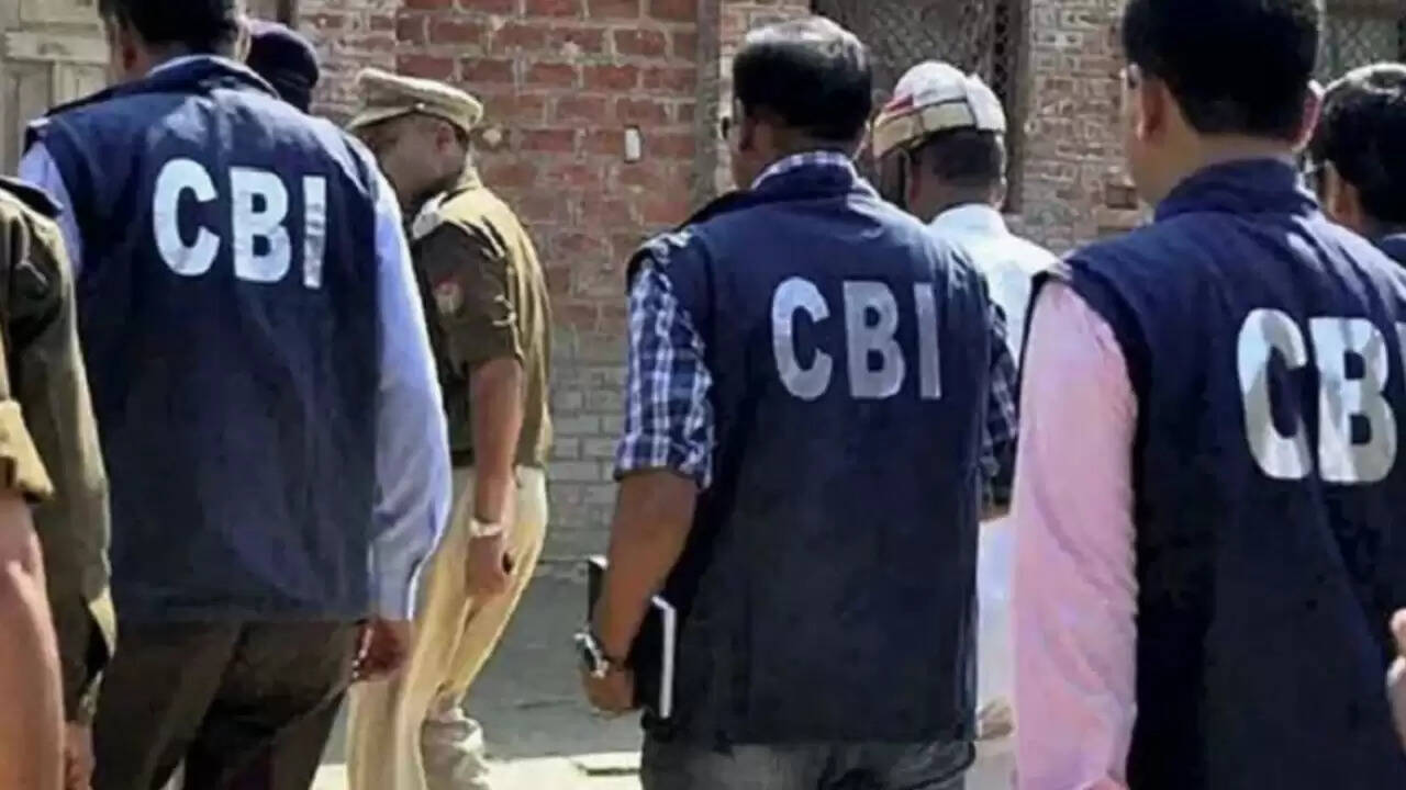 CBI ने रिश्वत मामले में लेफ्टिनेंट कर्नल और उनकी पत्नी को किया गिरफ्तार