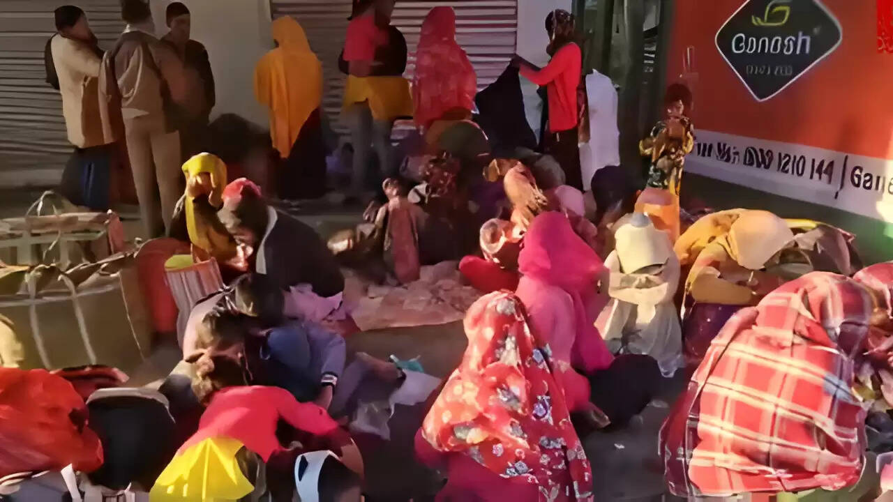 पश्चिम बंगाल में बांग्लादेशी नागरिकों का उल्टा प्रवासन: सीमा पर बढ़ती भीड़