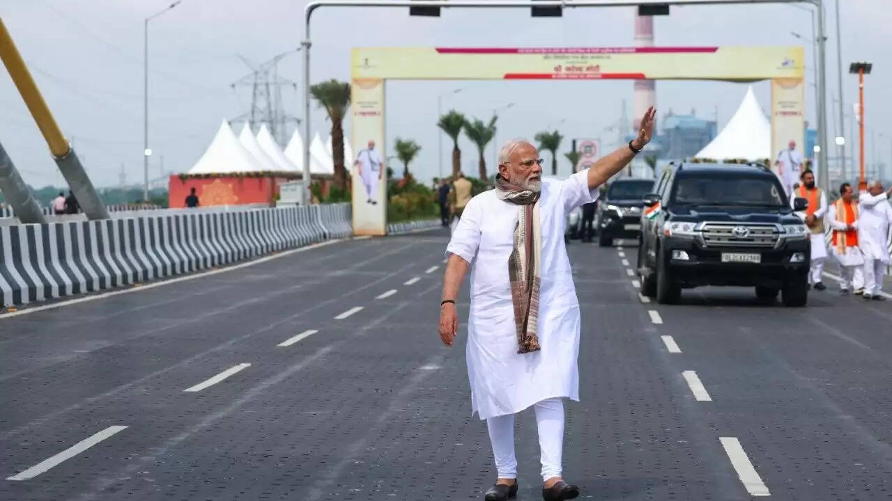 प्रधानमंत्री मोदी का गुजरात दौरा: विकास परियोजनाओं का उद्घाटन