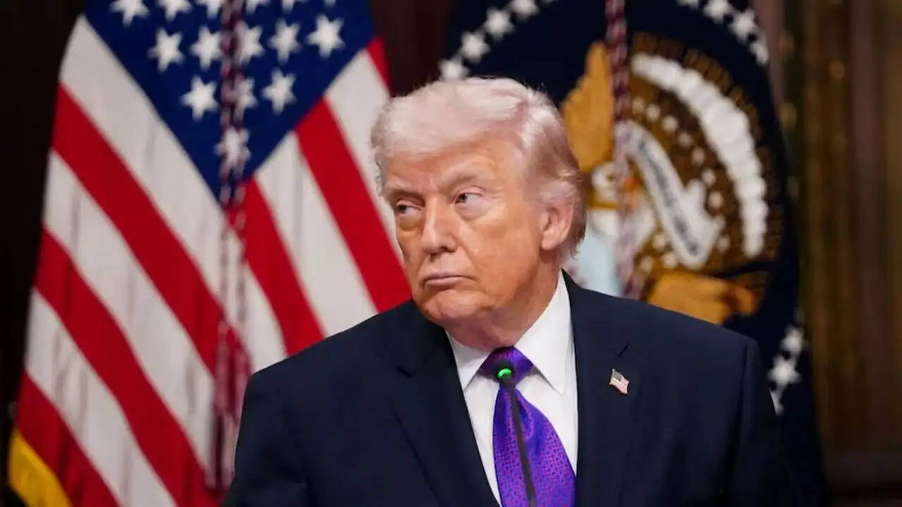 क्या अमेरिका ईरान पर सैन्य कार्रवाई की तैयारी कर रहा है? ट्रंप का गोल्फ खेलना बना चर्चा का विषय