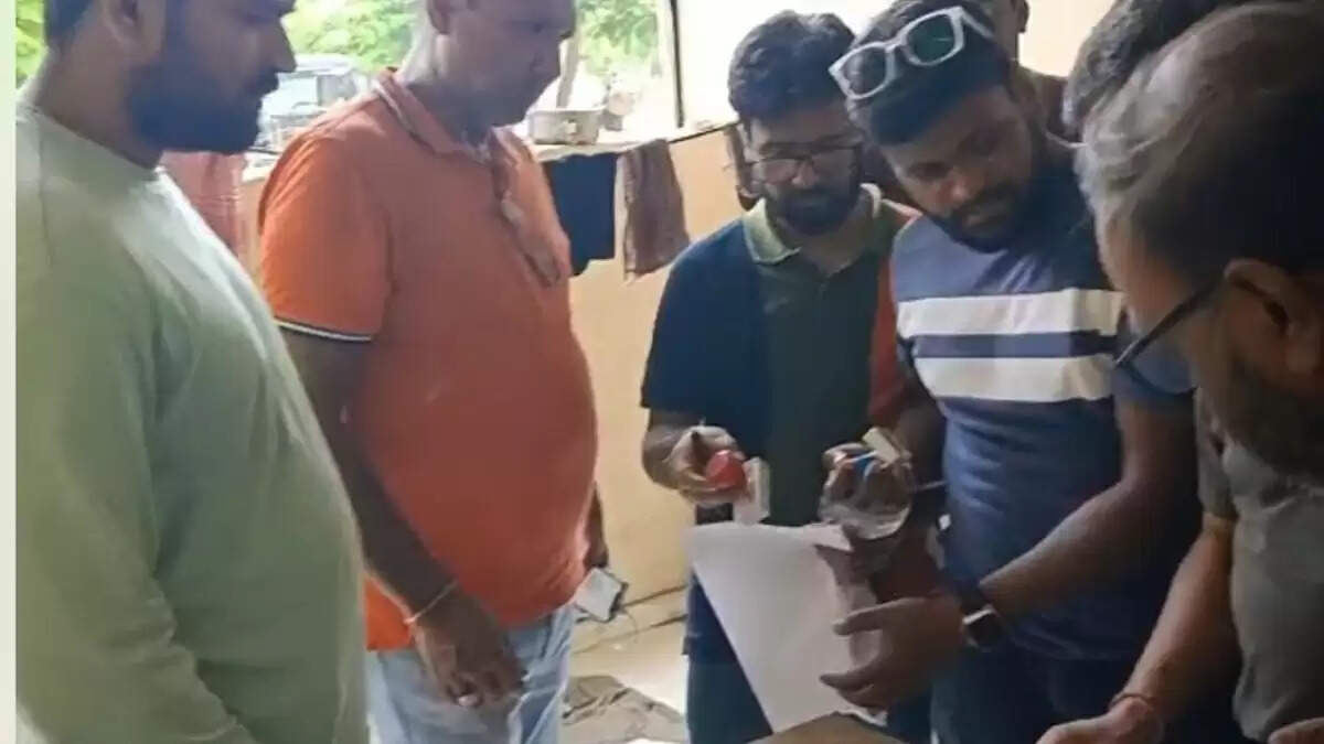 ग्रेटर नोएडा में बिजली संकट: आम्रपाली ड्रीम वैली 2 सोसायटी के निवासियों की परेशानी