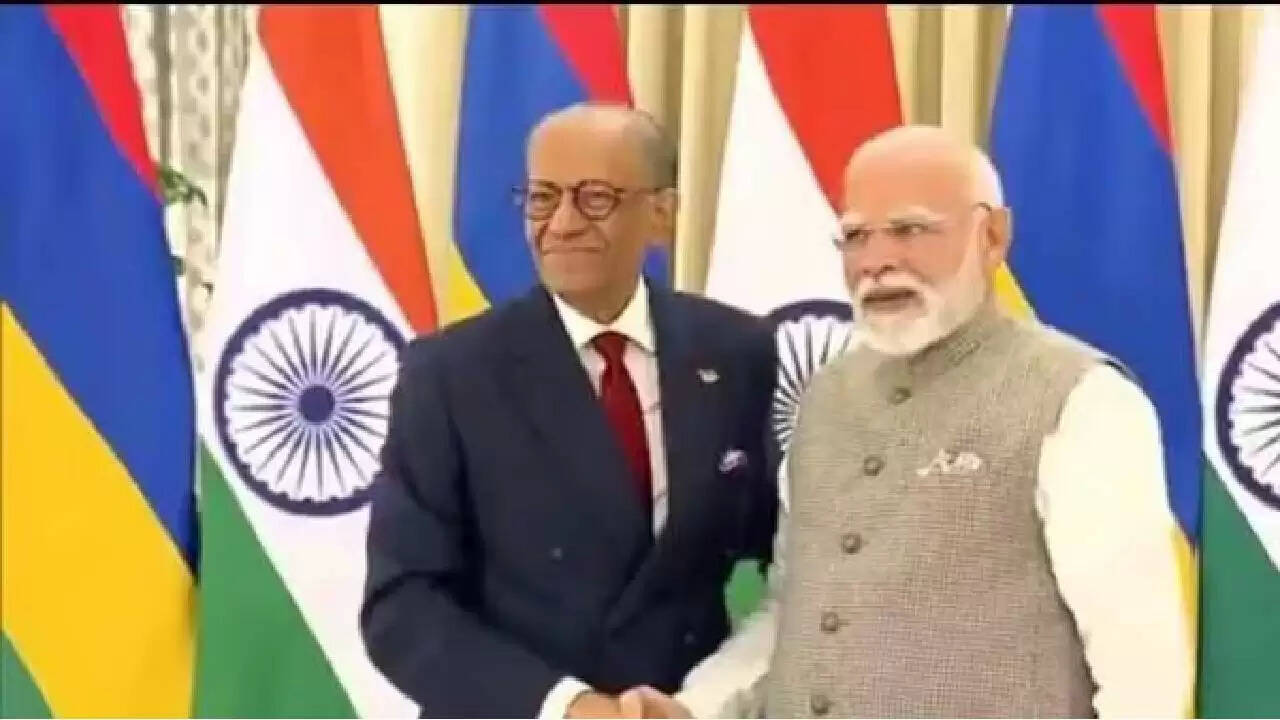 काशी में मोदी और मॉरीशस के पीएम की ऐतिहासिक मुलाकात: विकास साझेदारी पर हुई चर्चा