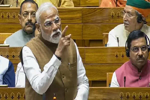 पीएम मोदी ने पाकिस्तान को घेरा, तीन देशों का किया जिक्र