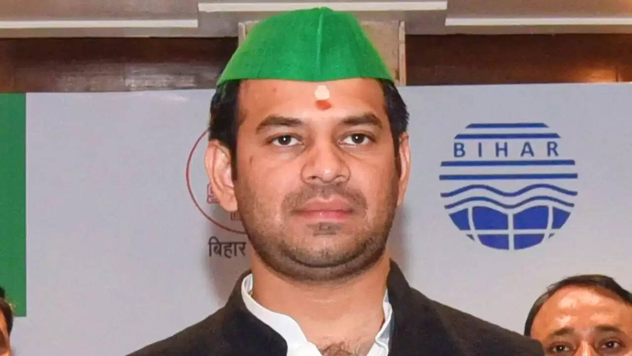 Tej Pratap Yadav का राजद से दूरी का ऐलान: क्या है उनके नए इरादे?