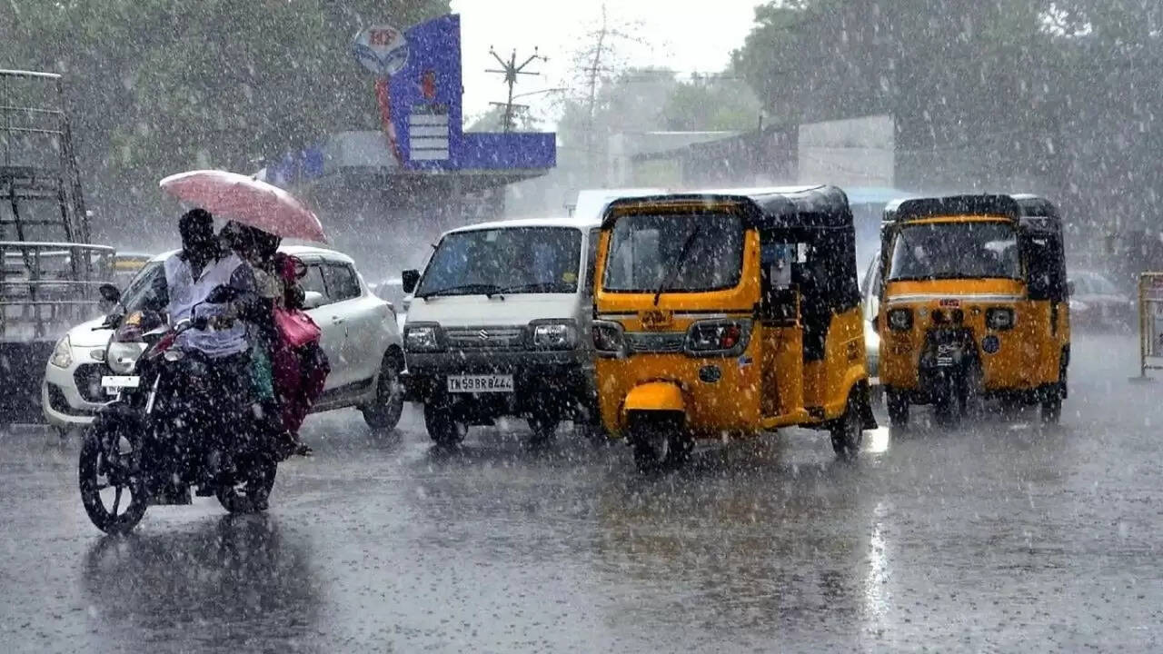 भारत में मानसूनी बारिश से जनजीवन प्रभावित, मौसम विभाग ने जारी किया अलर्ट